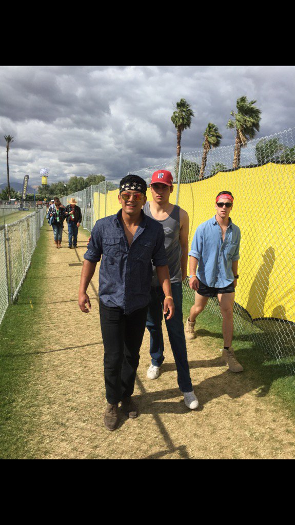 brob_27's tweet photo. Already reminiscing stagecoach #yellowpath https://t.co/O5w84N7OFz