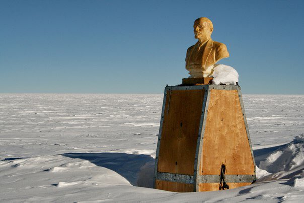 Самый редкопосещаемый памятник в мире - Ленин в Антарктиде.