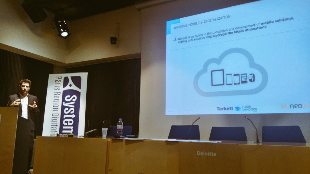 GroupeSmile's tweet image. Thinking #mobile &amp;amp; #digitalization par notre expert @neopixl  @drenoux #UX #innovation #OSIS2016