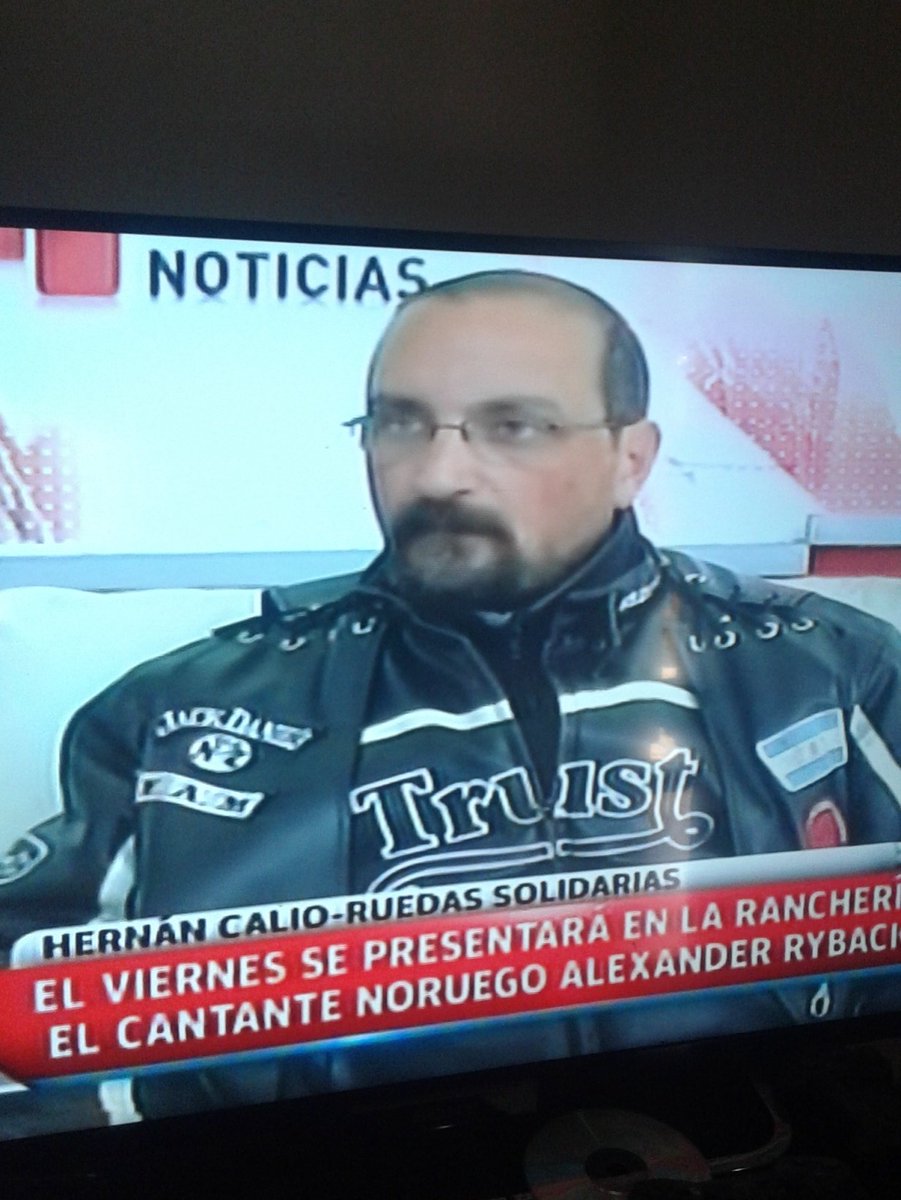 Franchuu_19's tweet photo. Alexander Ryback "Cantante Noruego' en Junin, Bs As @Rubiu5  envidia!!! https://t.co/NvnDgDqHsf