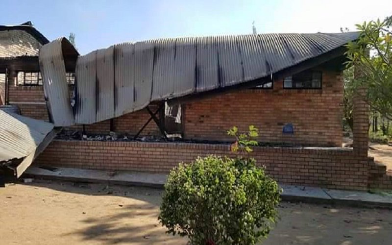 DenzelHitekani's tweet photo. Torching of primary school sparks outrage in Vuwani
https://t.co/rFBDZSoHYc https://t.co/zg3afB9gKq