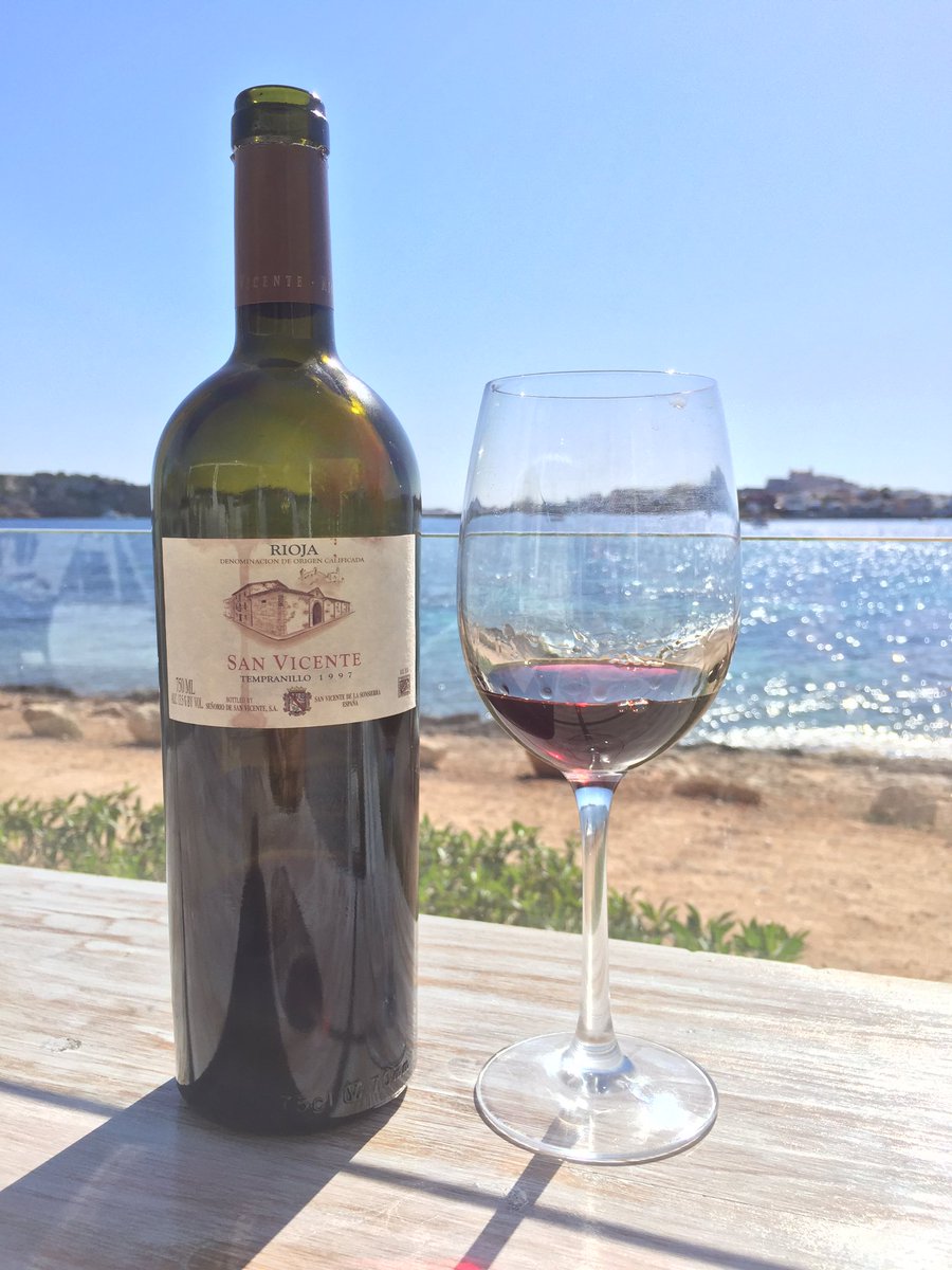 Buscastellvins's tweet photo. RT @danifortuno: En #RestaurantSaPunta en #Ibiza @Buscastellvins #winelover #wine @marcoseguren @EgurenEduardo #lujo https://t.co/49hJxWSoUZ