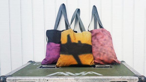 ToTheStarsMedia's tweet photo. New @AVABandOfficial 1-of-a-kind totes made from a #WDNTW tour banner! Lmtd quantity! Hurry https://t.co/ssMnuE7Ug4 https://t.co/jr84Acnx07