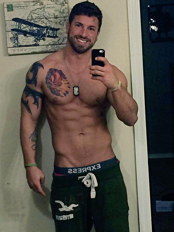 hunks_R_us's tweet photo. #TuesdayTreat The super handsome @BTUArmy ❤ #handsome #muscle #fitnessmotivation https://t.co/HLLkMf0D9e