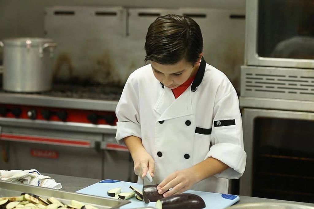 CFimpact's tweet photo. This is Townsend, 12, serving in the café at the Palm Beach Gardens location of Christ Fel… https://t.co/mrQ0uhnJmi https://t.co/KllWfOVhEF