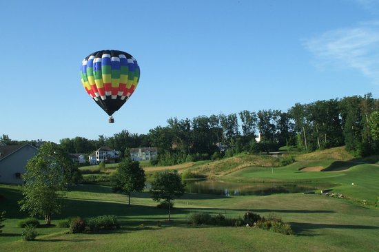 Reach2016's tweet photo. BUCKET LIST: @BalloonORainbow offerers sunrise and sunset balloon flights: https://t.co/ZVWEUKM9uS https://t.co/VAuojBjvlU