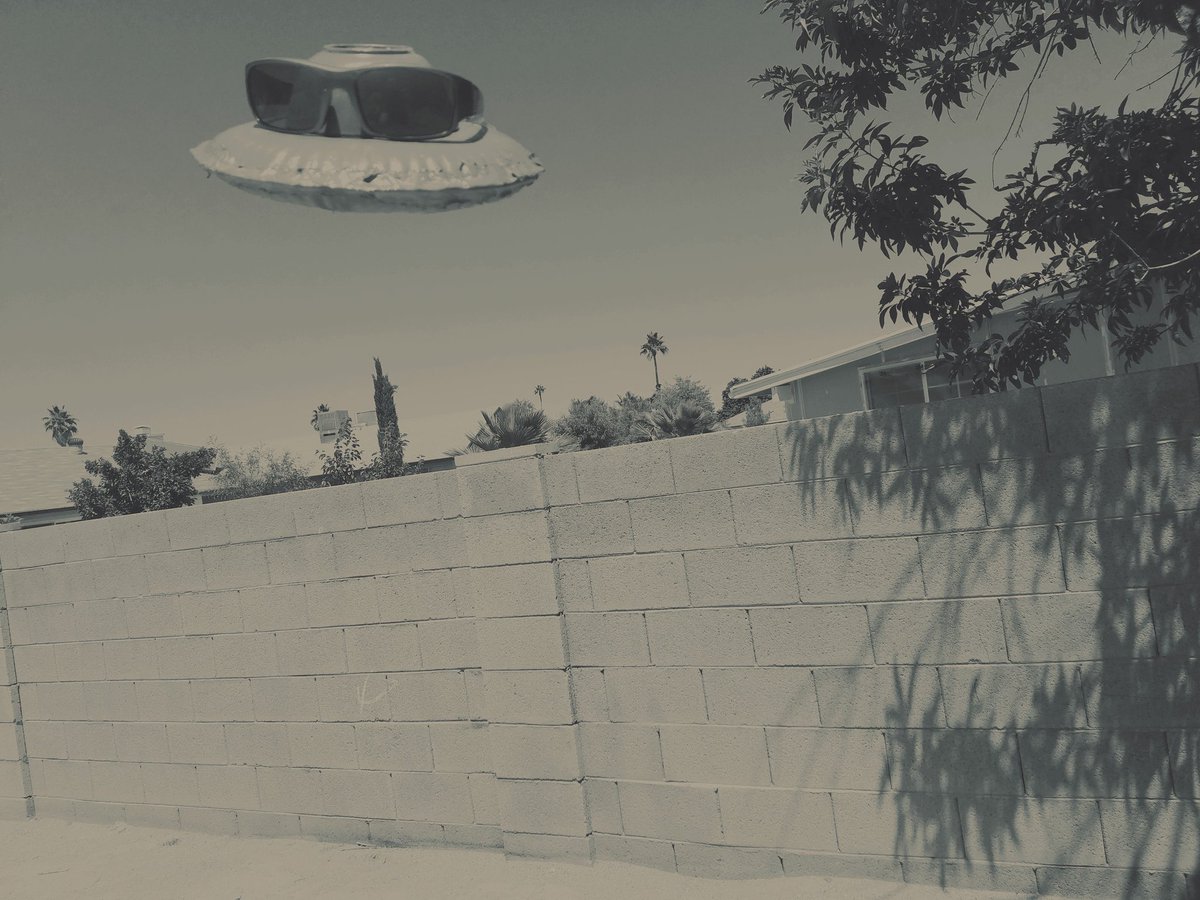 StintonArts's tweet photo. This UFO is being very SHADY. @Housemarque #myalienation #itssunnyout #shadeson #gameisawesome https://t.co/qVpSII7aOT