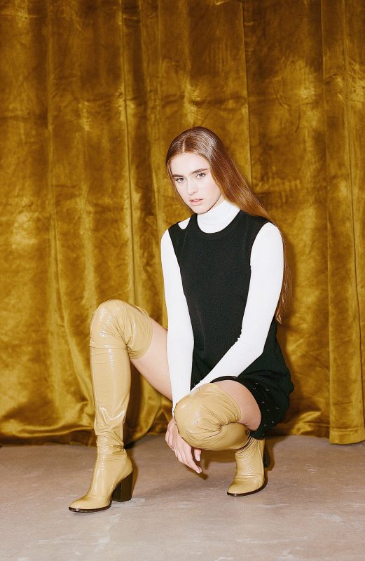 Pretty Woman meets 1970s school girl vibes in this slick shoot - get ...