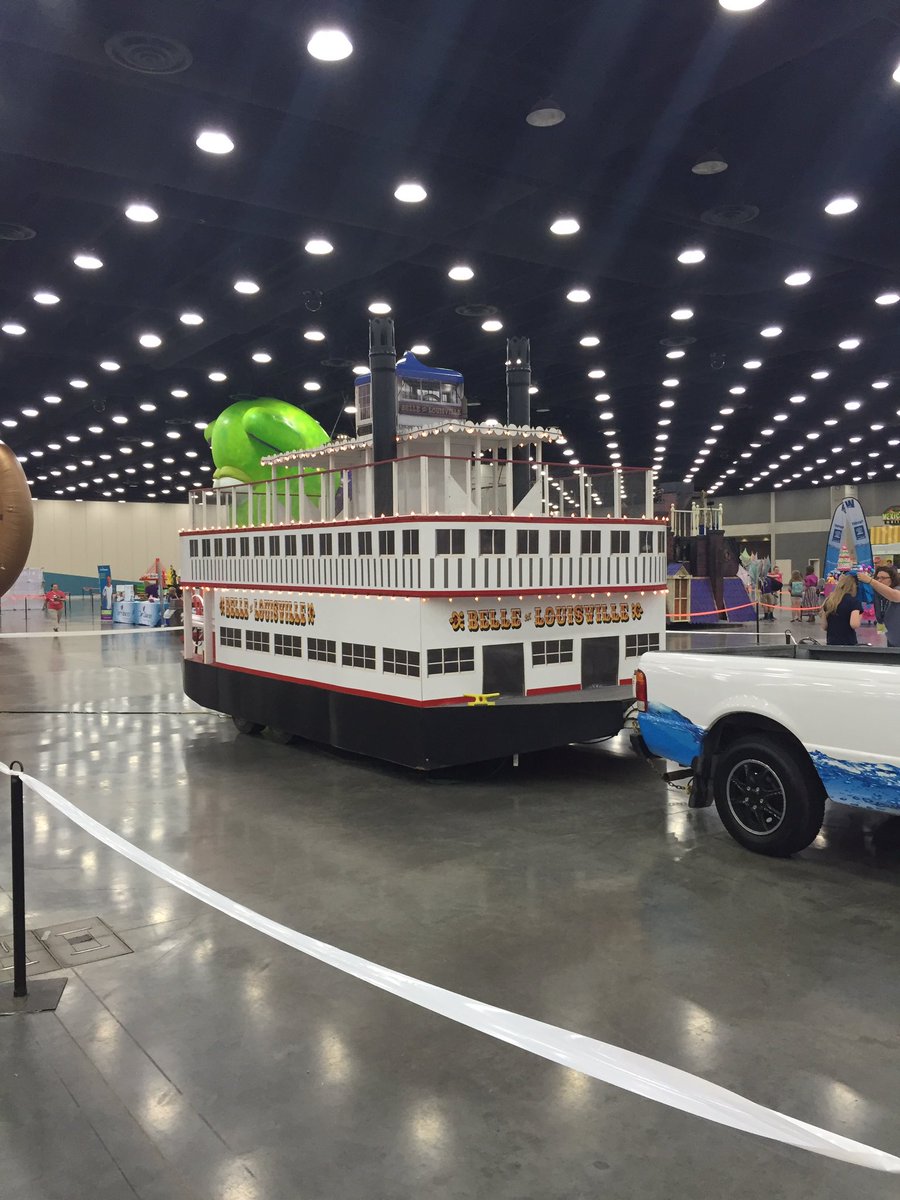MrsHuff1822's tweet photo. #kdf #paradepreview #wave3news #wave3derby https://t.co/a3ZrtyMFVg