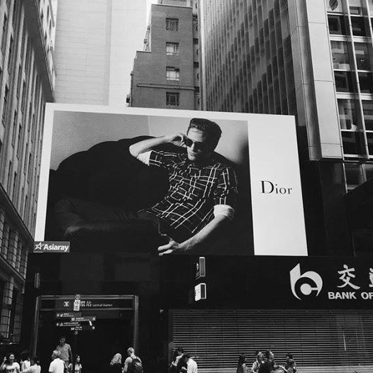 zaffiro_paola's tweet photo. #DiorRob2 #HongKong https://t.co/4C7y89aGsA