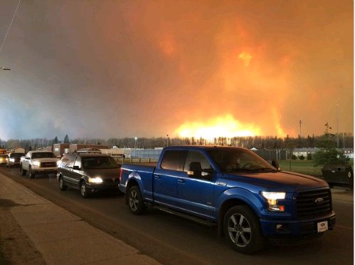 weathernetwork's tweet image. 10 terrifying images show escalation of #FortMcMurray wildfires #ymm
ow.ly/4no8BL 📷: @JSJamato