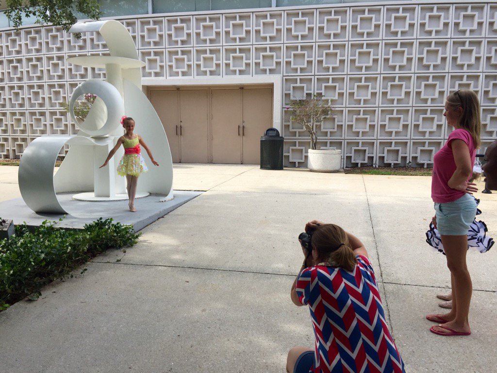 CSArtsGroup's tweet image. Our #GiveDayTampaBay photoshoot is going great! Keep donating and get your free picture at dress rehearsal! #Dance