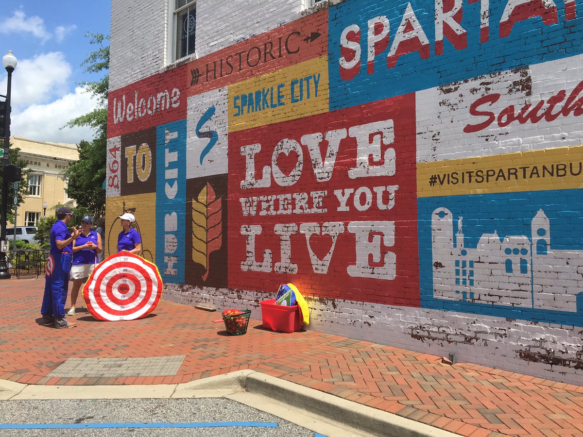 taylorjeannesea's tweet image. Cheer off getting ready to begin with @spcountyfdn! Exciting stuff with #iGiveLocal! @iGiveLocal