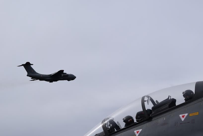 airdefencenews's tweet photo. IAF- IL 78 takes off as Su 30 starts up at Eielson Air Force Base Alaska, USA during #RedFlagExercise today. https://t.co/KZGFslo0Zq