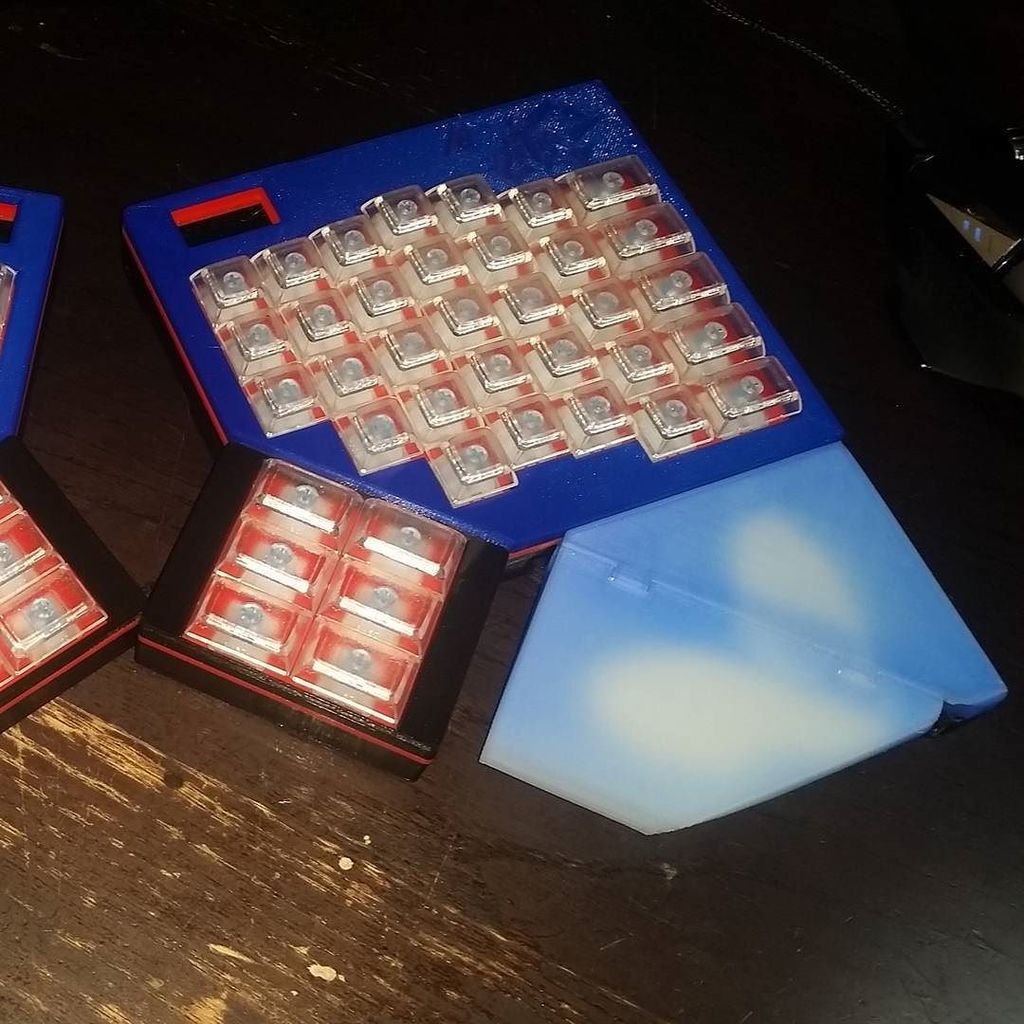Multiplxd's tweet photo. Using thermochromic filament to do some testing with the adjustable palm rest to make sure… https://t.co/UlWYSJZXpC https://t.co/VPz9mGHKIH