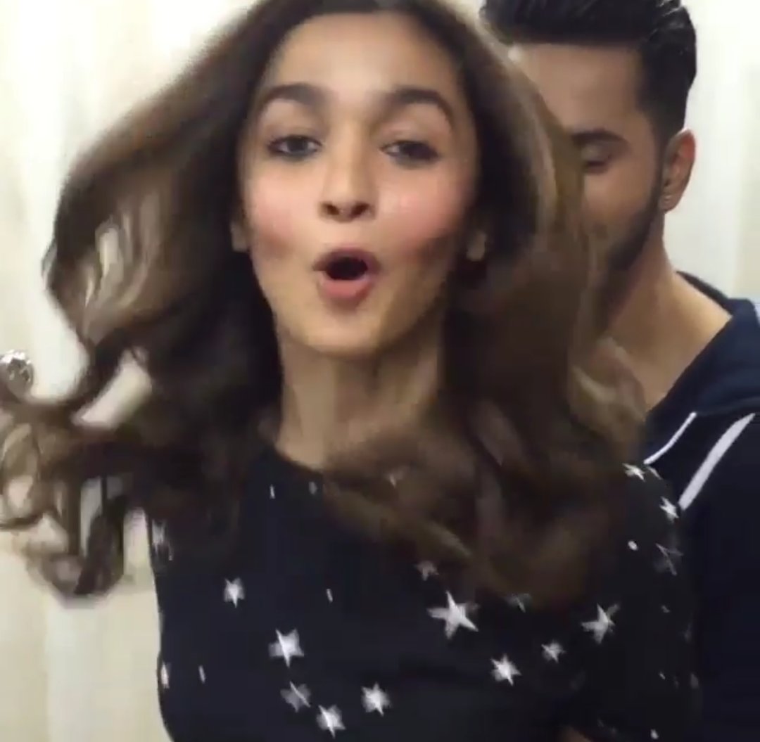 aliaa08_Fc's tweet photo. [HD PICS] @aliaa08 &amp; @Varun_dvn 😍 https://t.co/ZZKO8eGx6W