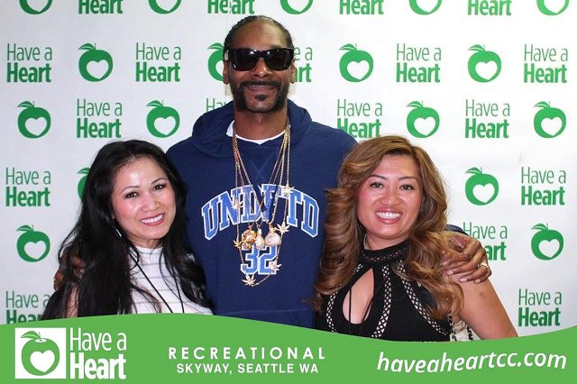 TapSnapOz's tweet photo. SnoopDogg got TapSnapped in Boston! https://t.co/qAf47fbMKN