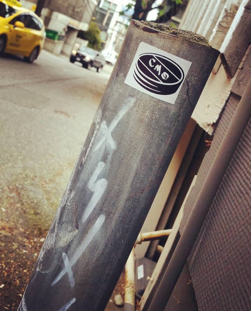 BrujaMaracc's tweet photo. Back Alley Creepin' ...#slaps #stickersnotslaps #stickers #stickertrader #art #artwork #artist #vape #vapelife #box… https://t.co/JqNm2Bo91I