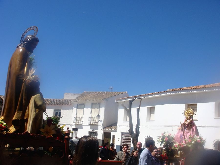 mcquero72's tweet photo. #MesDeMaria #ParroquiaQuero #VirgendelasNieves #Mayos2016 #SanJose @planpastoral @ams_amosrodri Procesión 1º de mayo https://t.co/AAGKHCb3gE