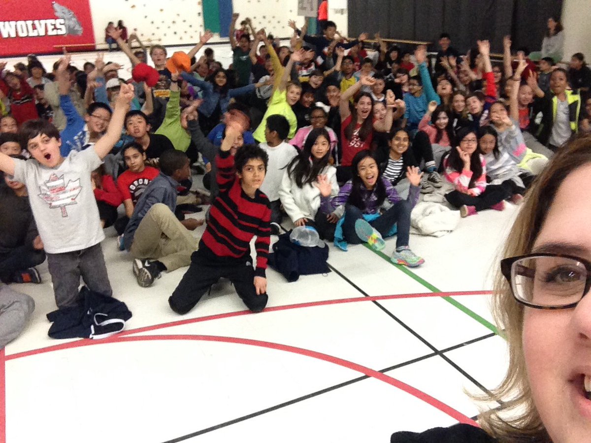 TanyaTymkiv's tweet photo. Traditional selfie with incoming grade fives!  #tsmspride @CastlebridgePS @CreditValleyPS @MiddleburyPS https://t.co/ttYzKPhpBo