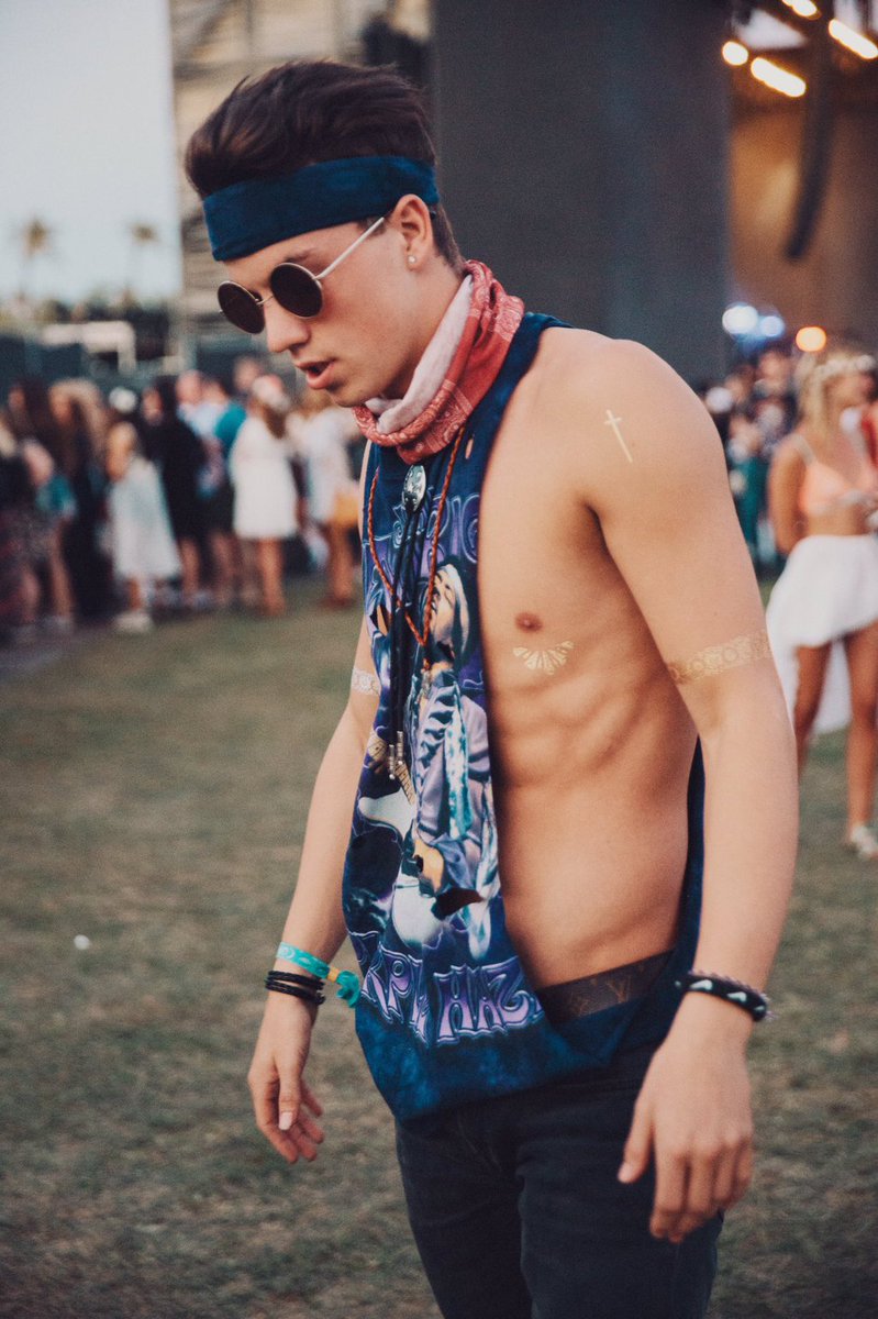 OldMagcon83's tweet photo. @taylorcaniff at #Coachella2016 https://t.co/1tPyCB17Sw