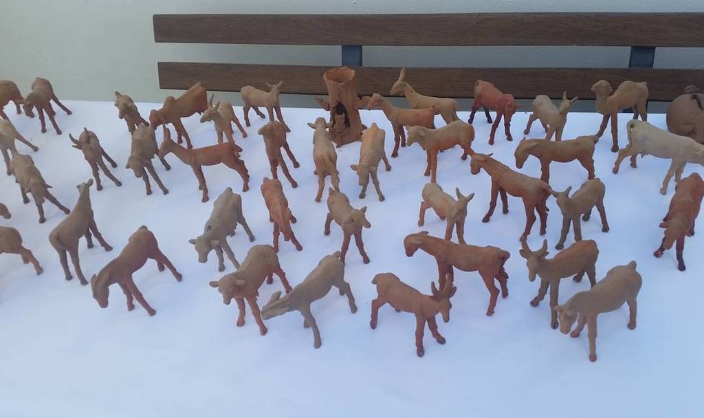 MientrasCabos's tweet photo. Beautiful clay figures sculpted right in front of me at the resort. #secretscabo #loscabo … https://t.co/YxaLvyk26q https://t.co/jjmvZNXvk4