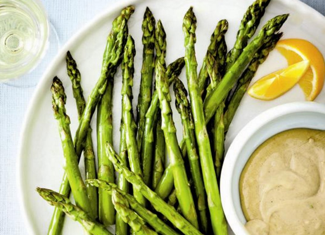 Chatelaine's tweet image. 5 things you didn&apos;t know about asparagus—like, what is white asparagus, anyway?ow.ly/4nnDJY @Living_Lou