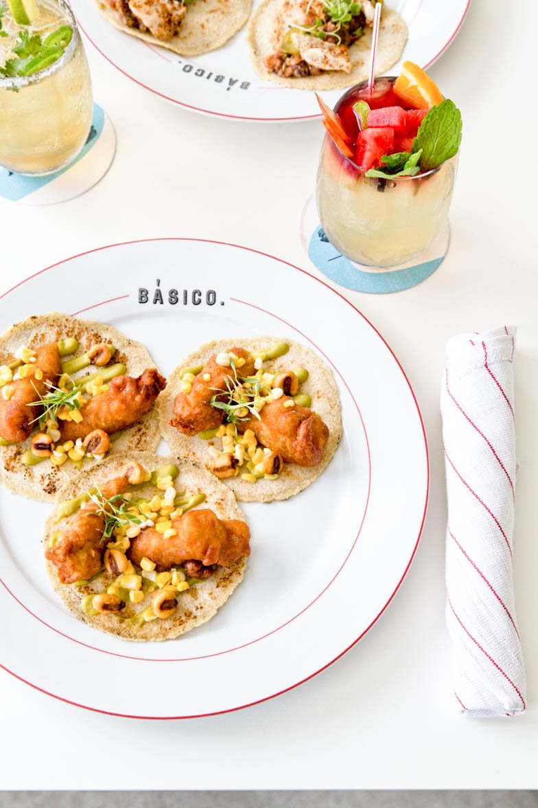 ExploreCHS's tweet photo. Olé! @BasicoMixson sure knows how to celebrate #CincoDeMayo 🇲🇱   in #Charleston! https://t.co/AGrR8nvVmP https://t.co/LL6SAz0jky
