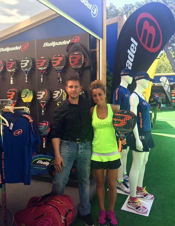 La jugadora <a href="/Eli_Duran/">Elisabet Duran Nat</a> ha visitando el stand del de <a href="/bullpadelsport/">Bullpadel</a> en el #WPTBarcelonaMaster