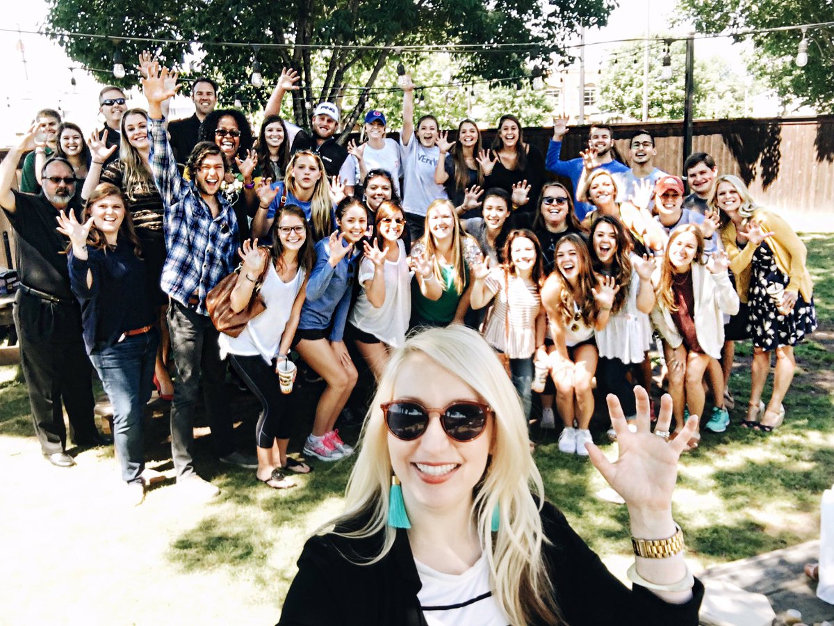 BaylorComm's tweet photo. We had an amazing time at our #SeniorSendOff this morning!! What a great group of majors & faculty! #SicEmComm https://t.co/pt7bEkydK9