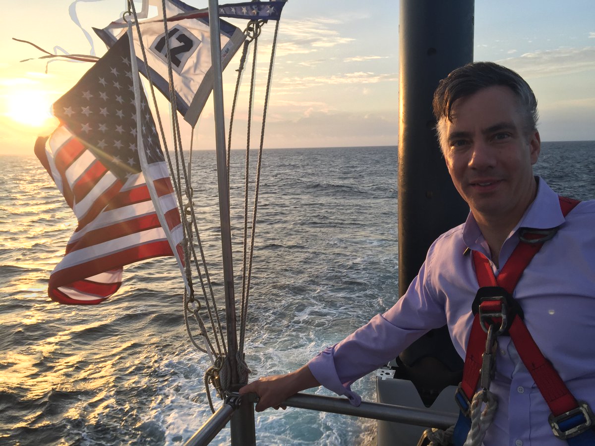 CNNPolitics's tweet photo. .@jimsciutto surfaces from a nuclear attack sub off the Atlantic coast. Watch live: https://t.co/9Z9JlT37S9 https://t.co/T18v3Hshuk