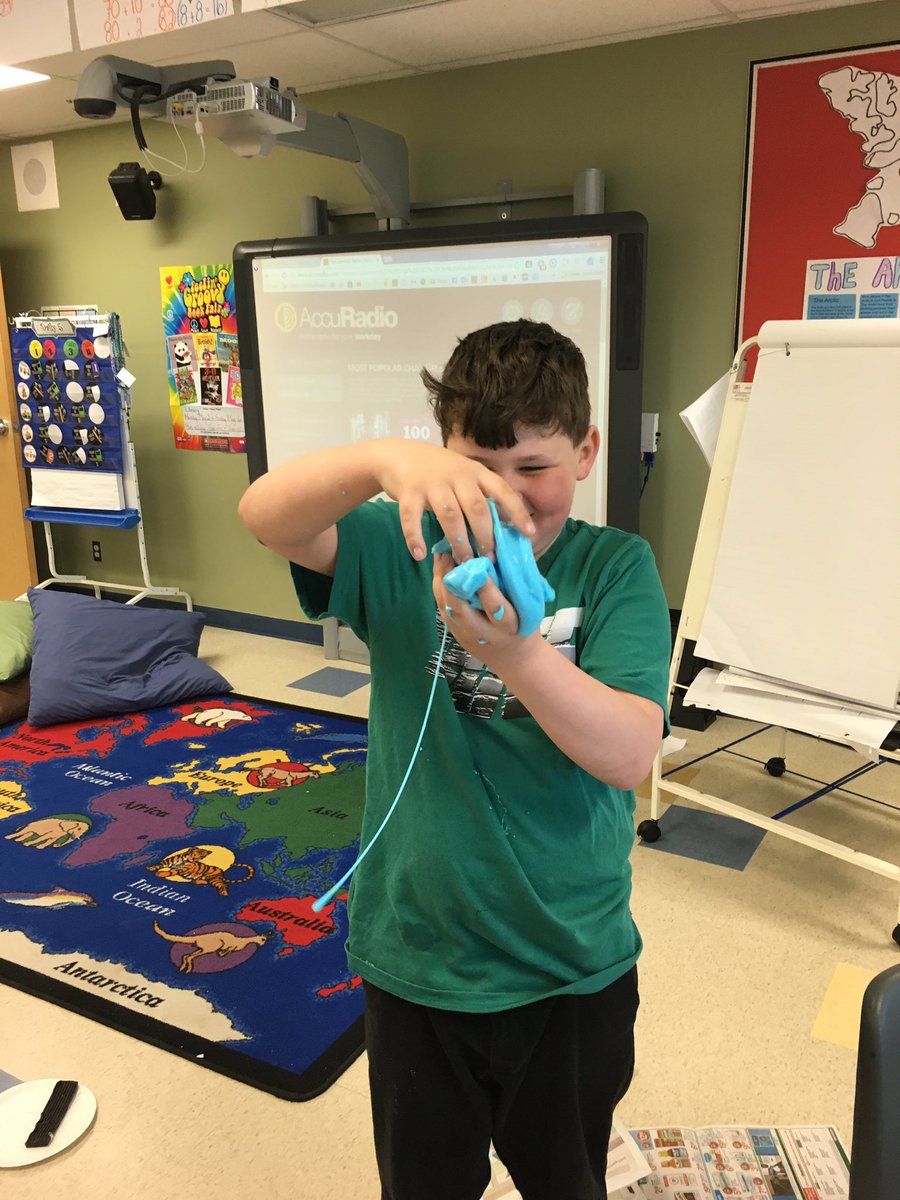 ddfish's tweet photo. Science experiments happening in 3/4 right now! So much fun!! #STMS #sncdsb #CEW2016 https://t.co/FPMm3rSWnQ