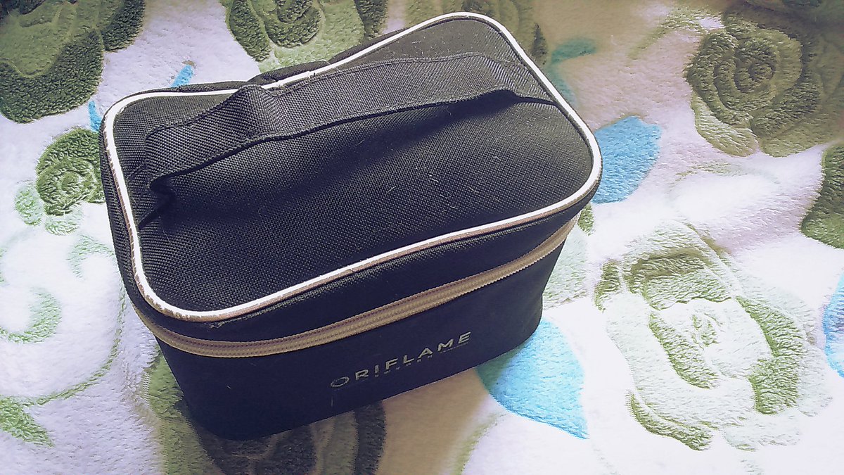 petite_teddy's tweet photo. My Beauty Bag 😜. #bag #beautycase #beauty #oriflame #beautyblogger #blogger #bblogger #makeup https://t.co/bzKs9wZSHE
