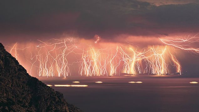 TelmoAlmada's tweet photo. Fenómeno eléctrico del Catatumbo sitúa al Lago de Maracaibo como capital del relámpago. Entretanto Venezuela #SinLuz https://t.co/jdID8gxw3e