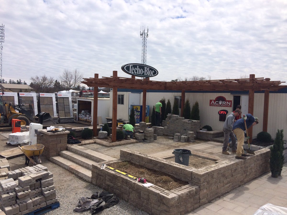 TechoGP's tweet image. #BeauLandscaping working hard on the @techobloc #AcornLandscapeSupply display update, in Oakville, ON