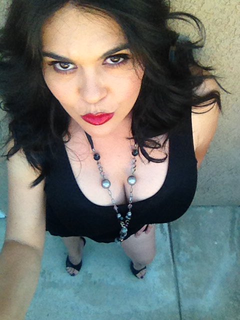 Playing with the selfie stick! 😜 My stick is giving me grief but I WILL master it damn it! Haha!