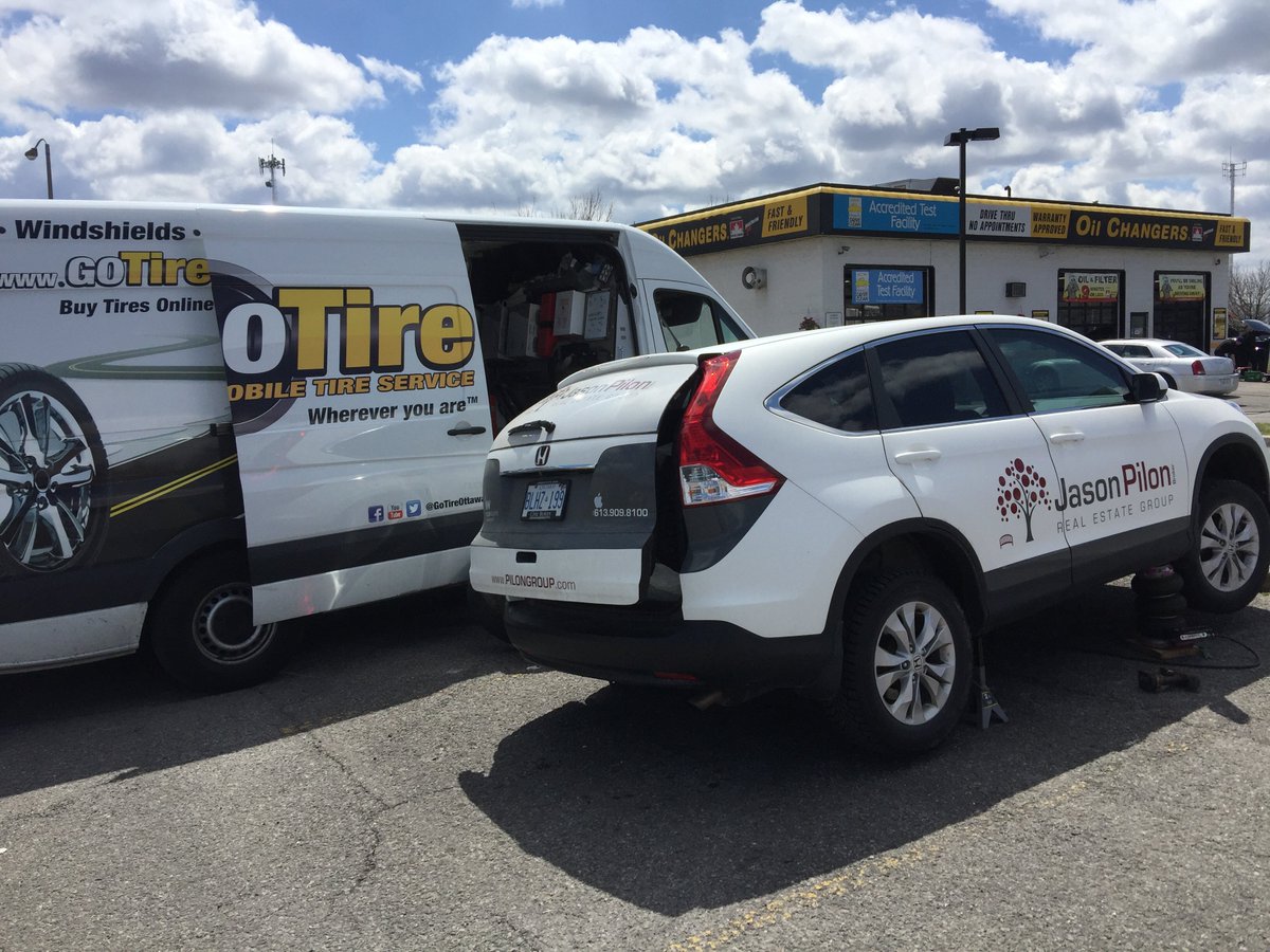 GoTireOttawaW's tweet photo. Jason from #pilongroup got his tires change while doing what is best at #Realestate #ottawa #GoTire https://t.co/AIoObb0EN6