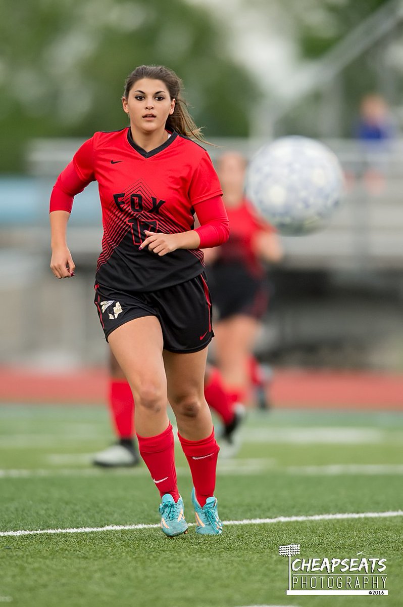 CheapSeatsPhoto's tweet photo. Sneaky Fast players! @Emily_Sebalja (#FentonRules) & @Madison_Vickery | They just jump into frame! :) https://t.co/6inLFWi3qi
