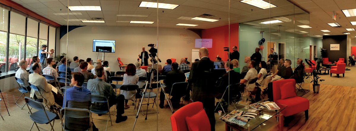 walnutstlabs's tweet photo. Went by too quickly! Rounding up the #StartupRoundup - Walnut St Media https://t.co/Tt7F4dao8y https://t.co/65rhQCkpXr