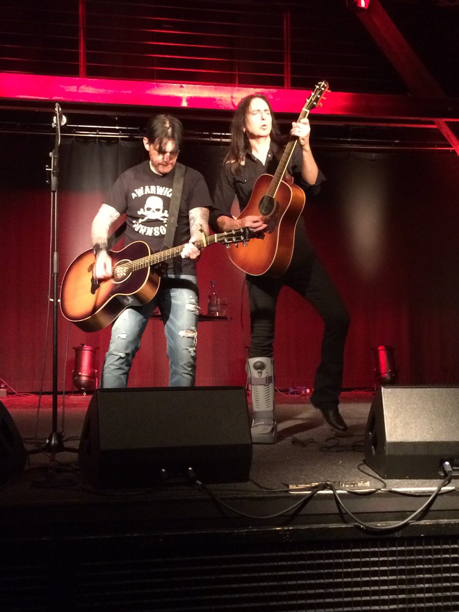 Thank's for a great show in Kolding <a href="/DamonJOfficial/">Damon Johnson</a> <a href="/rickywarwick/">RICKY WARWICK 🍀</a> <a href="/BlackStarRiders/">Black Star Riders</a> @edfielding #unplugged&amp;dangerous