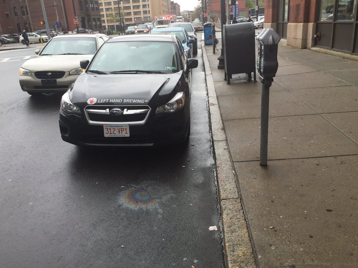 LeftHandDave's tweet photo. Only in #Boston do you double park when 2 open spots are right in front of you. #itsnotthathard #isitbeertimeyet https://t.co/QDrTGC0jjP