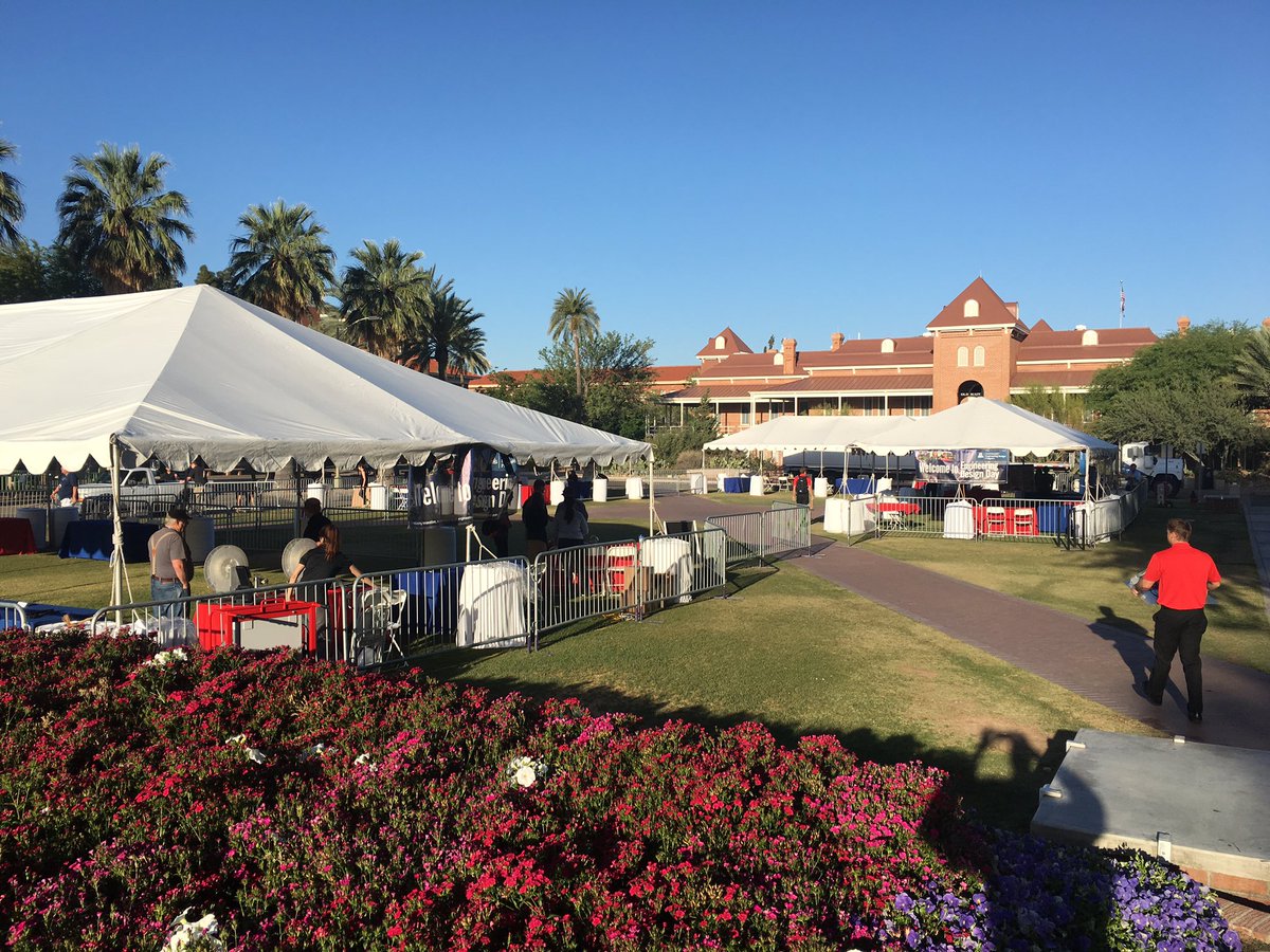 caldwellw's tweet photo. Honored to be a judge at the University of Arizona's Senior Design Day for the College of Engineering. @UofA https://t.co/n9CEzNXO5l