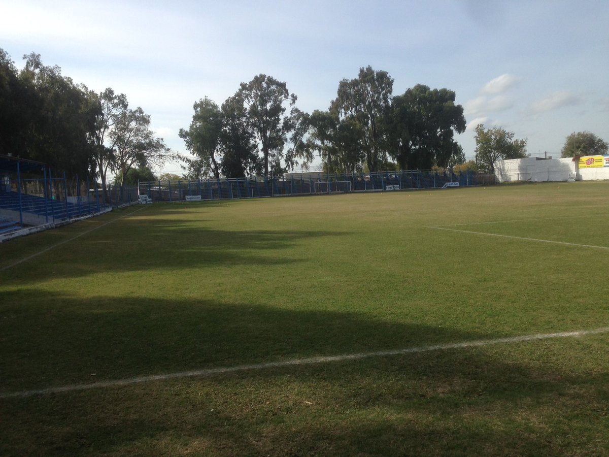 ChacrasOficial's tweet photo. Ya estamos en cancha del Perro. Se viene #GutiérrezSC vs #AcademiaChacrasdeCoria #3erFecha #LMF #VamosBanda https://t.co/BYOCSHz3hY