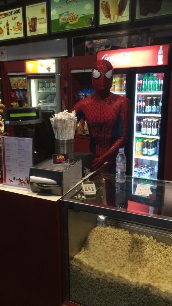 MarvelCorpsfr's tweet photo. #CivilWar est déjà sorti il y a une semaine, occasion de revenir sur une de nos sorties en costumes @GaumontPathe https://t.co/WM7SRQcGKk