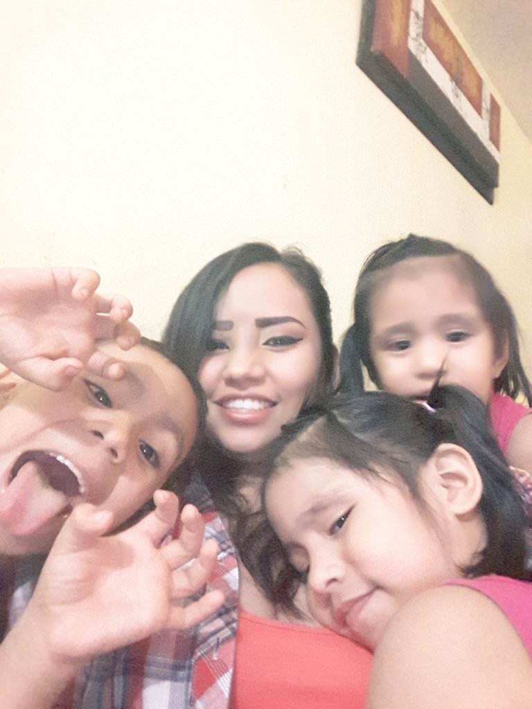 prarbi's tweet photo. Mis hijitos https://t.co/kAdWUbCymb