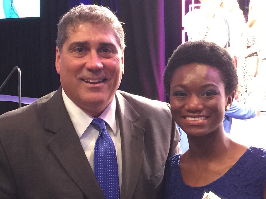 CStokesWXYZ's tweet photo. MAB Chairman Ed Fernandez &amp; WXYZ's MABF Broadcast Scholarship recipient Phylisha Drayton. #glbc16 #wxyzdetroit https://t.co/PpXUDwyMc0