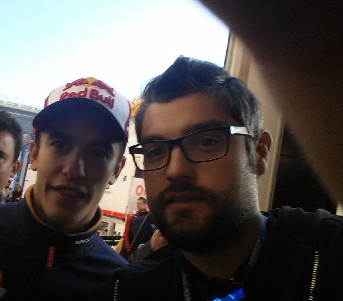 MaterBilingues's tweet photo. @marcmarquez93 Pégate un RT que somos mates! haha https://t.co/e2zOnQVDrb