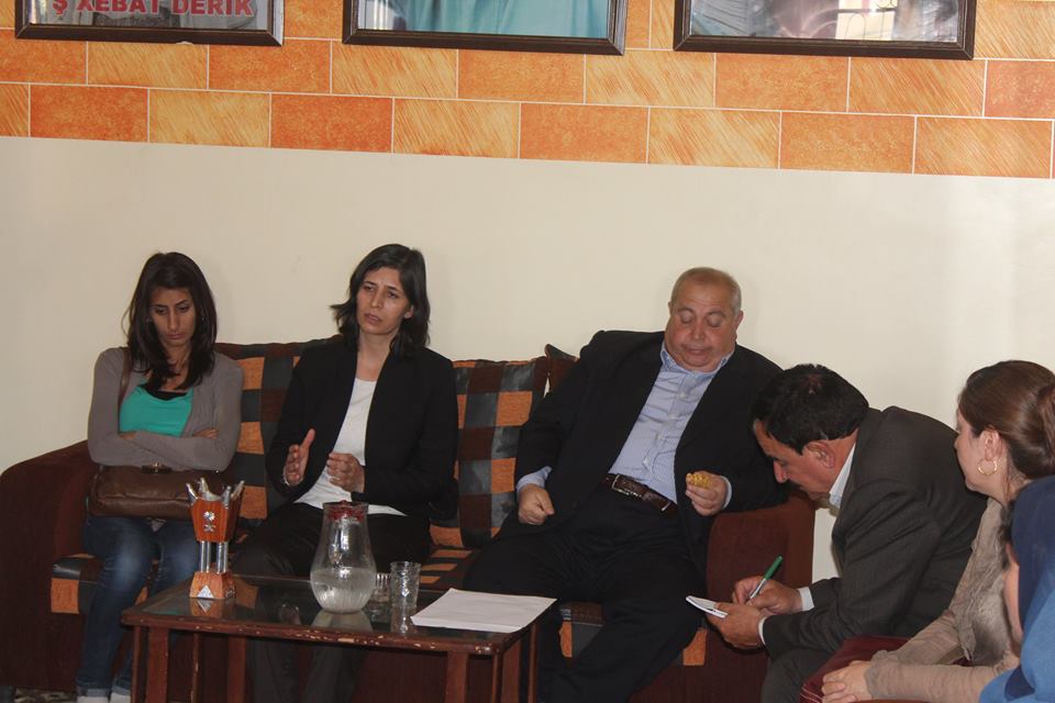 ver_scholl_en's tweet photo. #Jazira_Canton: New co-gov Hêva Erebo led a delegation last wknd to #Tal_Brak to meet with newly-returned residents https://t.co/xifUKhBkil