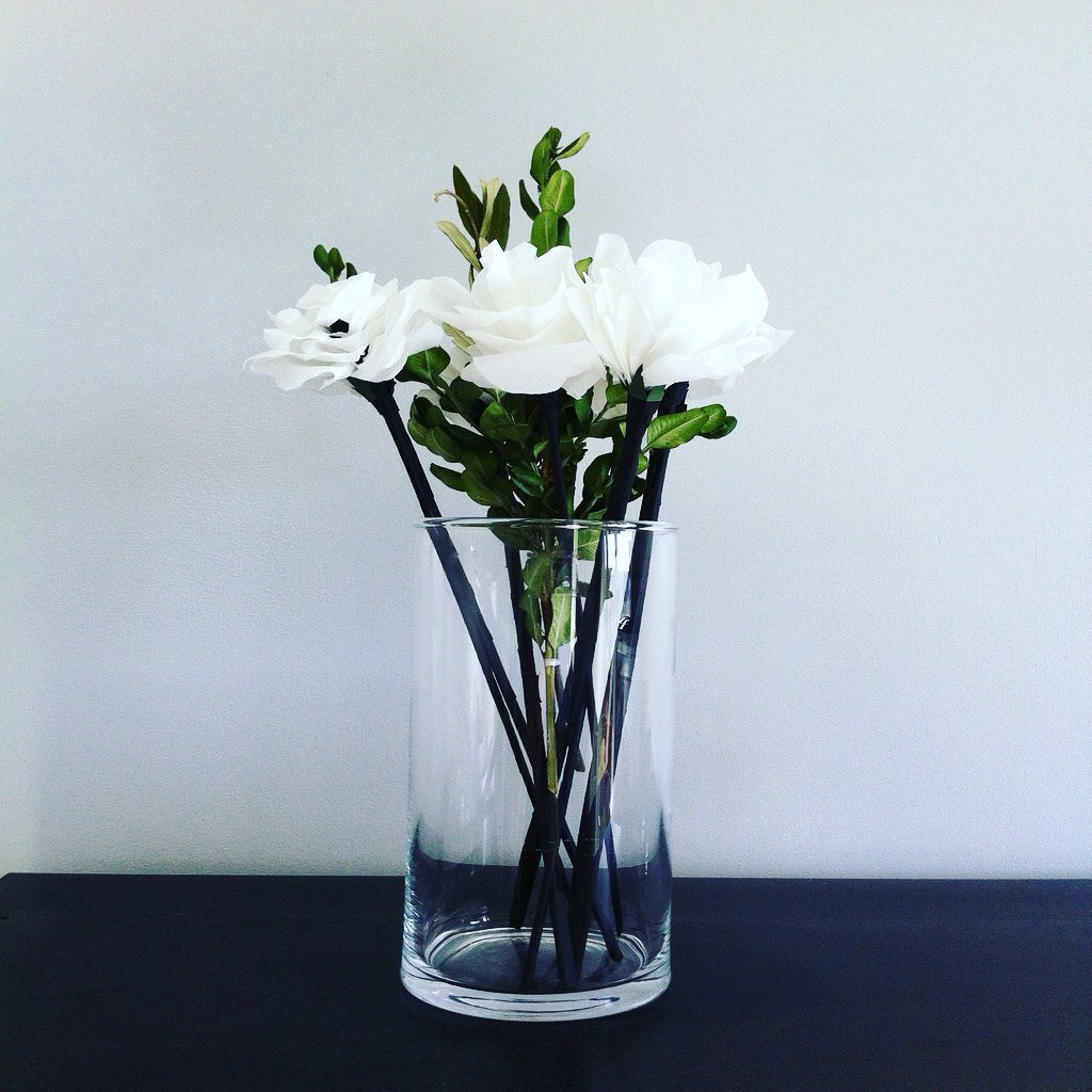 GraphisteRoxane's tweet photo. Mes #fleurs en #papier Canson #faitmain 😊 Si intéressé, je peux mettre le #patron des 🌷 à télécharger sur mn site https://t.co/SZ59uTqV8X