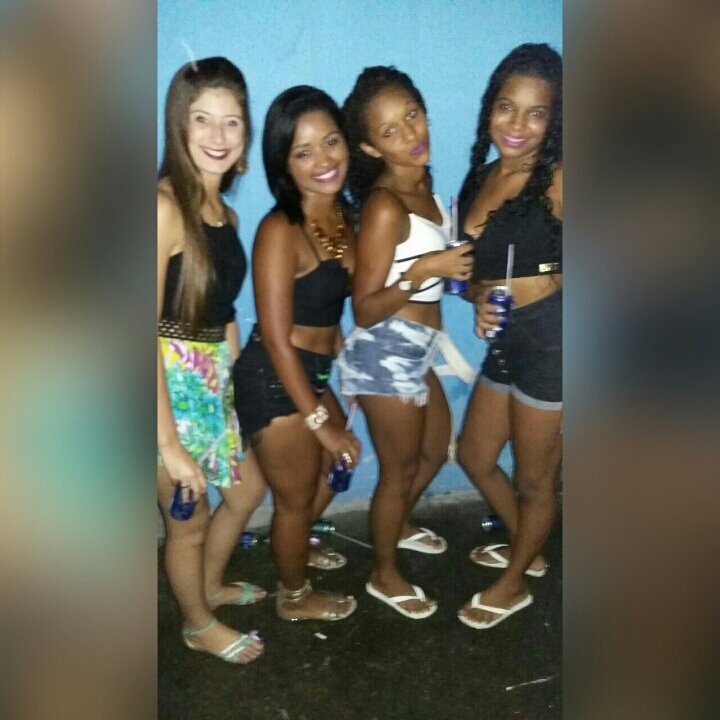 LariAmericana19's tweet photo. - O que vale é a qualidade e não a quantidade ! Tropa linda #Minhas #Americanets 😂😂 #Vem6°Edição 💃💃💃🍻👭👌👏👏💕 https://t.co/88r7Vn3boW